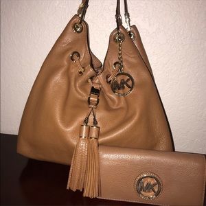 Michael Kors Hobo Bag w/ Wallet